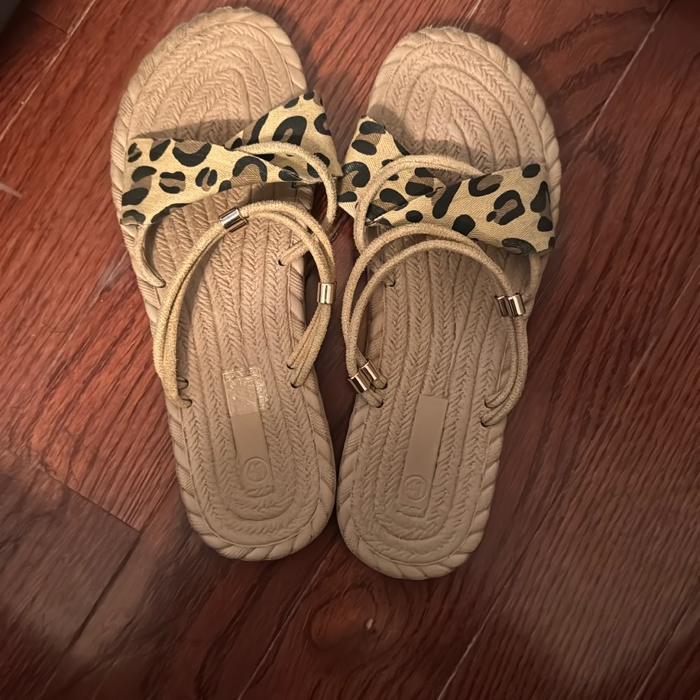 Basic summer sandals